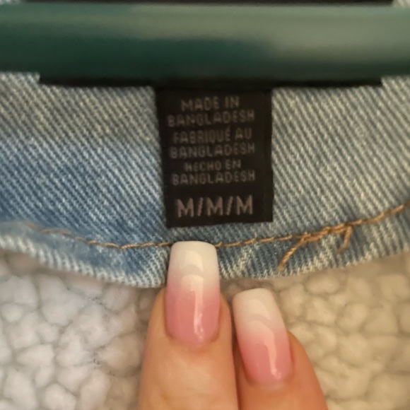 RD Style Demi Crop Sherpa Lined Denim
Jacket - Picture 5 of 5